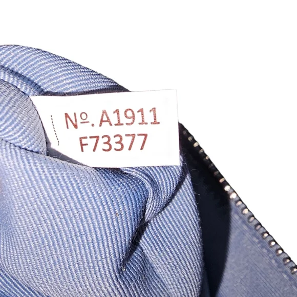 COACH Authentic Light Blue Croc Embossed Leather Large Zip Pouch Wristlet - Picture 6 of 8